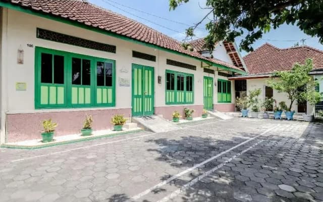 Bahagia Sederhana Homestay by ZUZU