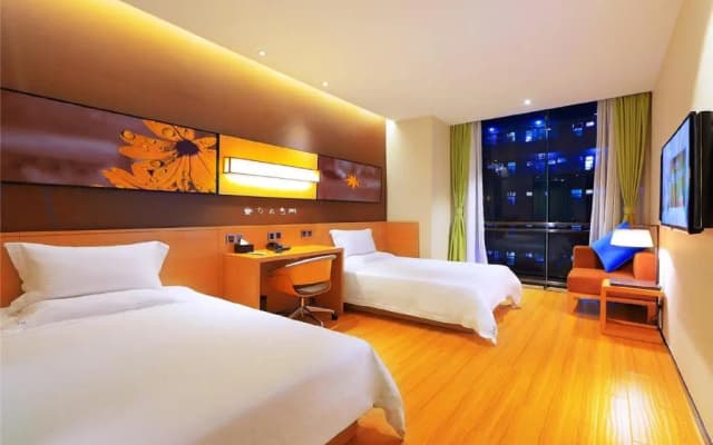 IU Hotel·Hezhou Bus Station [Internet light boutique hotel]