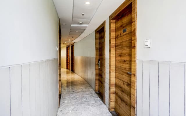 Super Townhouse Oak Vashi