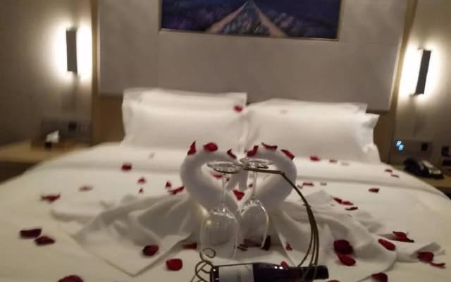 Lavande Hotel Haining Leather City Yintai