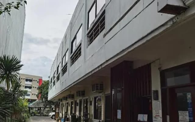 RedDoorz near Colgante Bridge Naga City