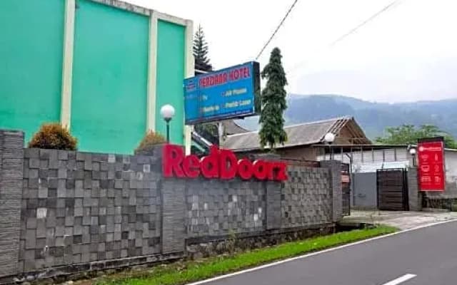 RedDoorz near Lokawisata Baturaden