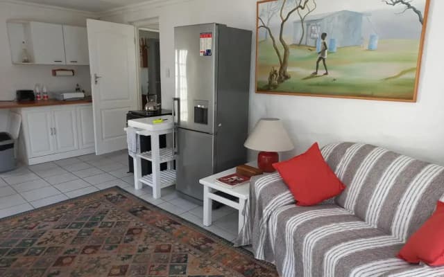 Onrus Garden Cottage, Sunny and Spacious