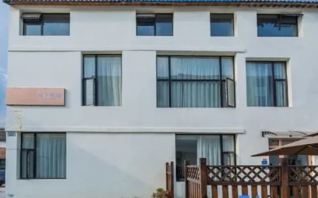 Zhuxia Hostel Guesthouse