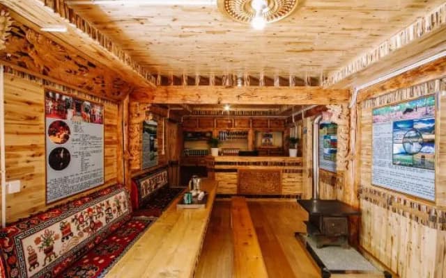ANDIAMO·Homestay (Shangri-La Drukgyul Ancient City Great Buddha Temple Prayer Wheel Store)