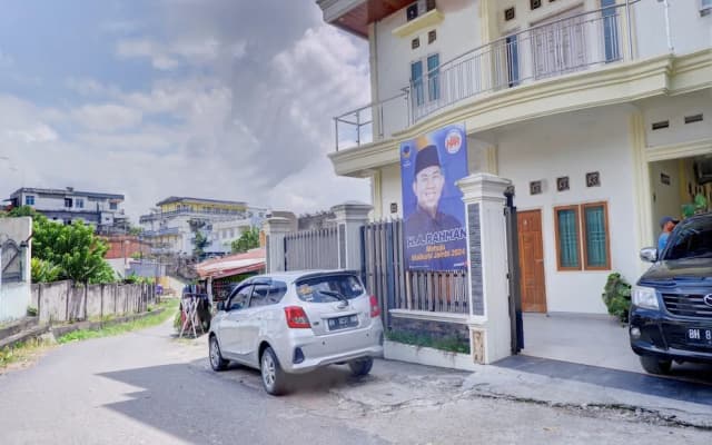 OYO Life 92637 Kost Arya Exclusive