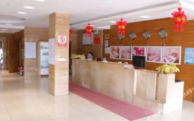 Jiatai Chain Hotel Dandonghuanghai Market Store
