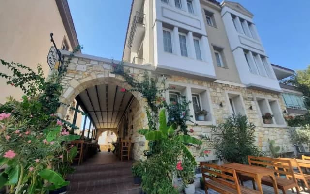 Adil Otel