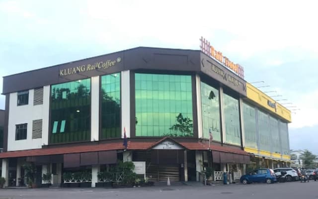 Capital O Rail Hotel