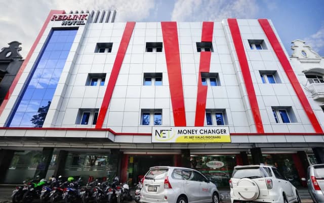 ZEN Rooms Near Mitra Raya