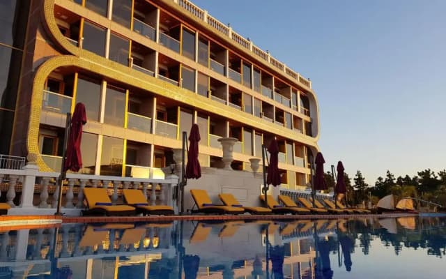 GoldOne Hotel & Suites