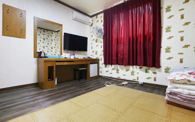 Nonsan Hwangje Motel