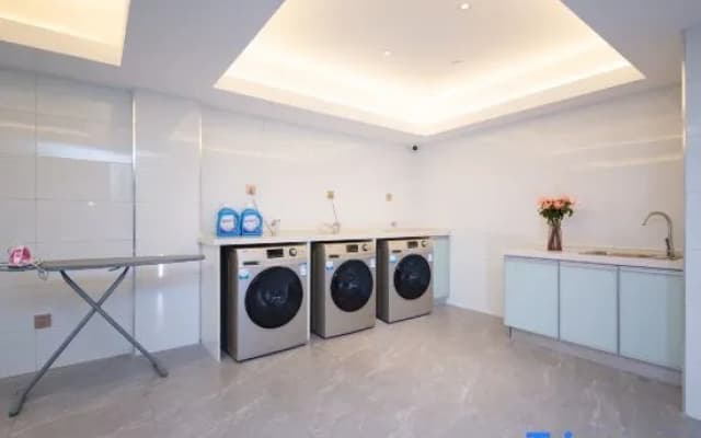 Vienna Hotel (Jiangjin East Road Olympic Sports Center)