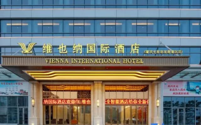 Vienna International Hotel Seven star rock star lake scenic spot