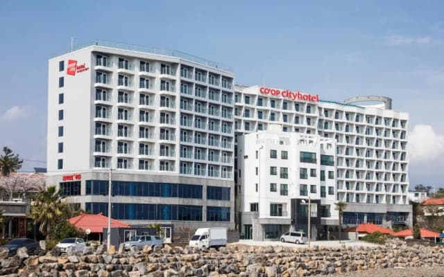 CO-OP City Hotel Harborview