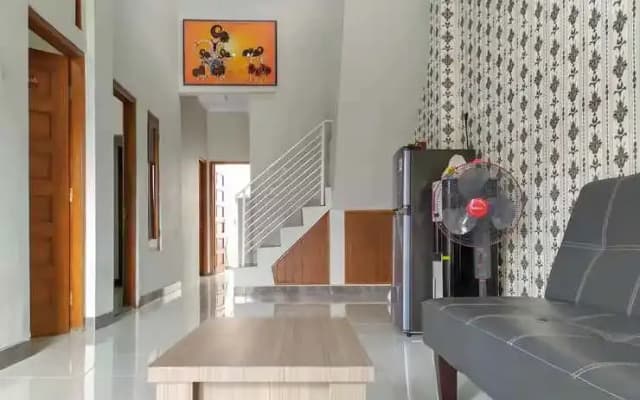 Omah Leren Mitra RedDoorz near Gembiraloka Zoo Yogyakarta