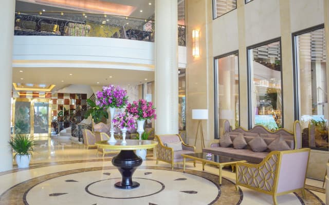 Holiday Beach Hotel Danang