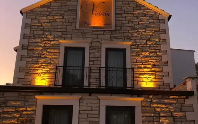 Victoria Hotel and Lounge