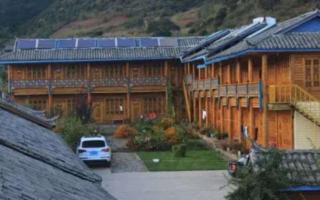 Lugu Lake Hualou Hotel