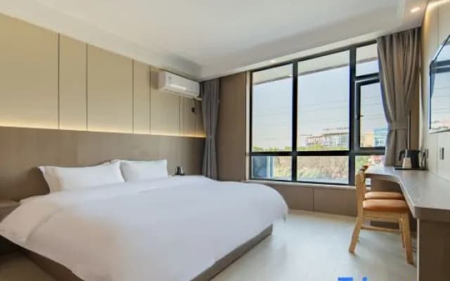 Zhongzhou Hotel