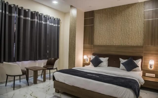 Vadpadraka Hotel And Resort