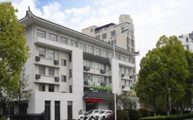 Vatica Hotel Anqing Wuyue Square Bo'ai Hospital