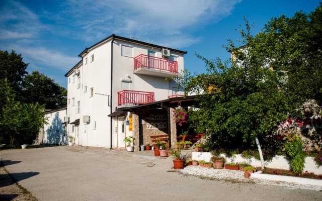 Family guesthouse in forest Ana & Stjepan Nikolic