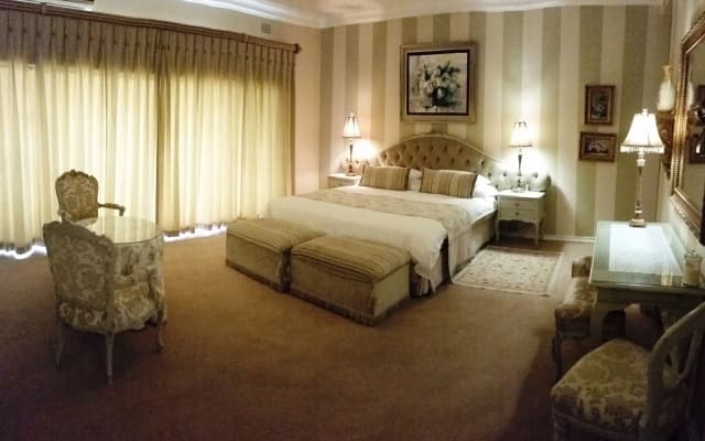 Royal Ridge Guest House and Apartments
