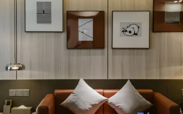 Chengdu Panda Holiday Hotel (Jianshe Road Dongjiao Memory Store)