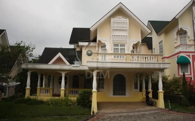 Villa Kota Bunga Azalea