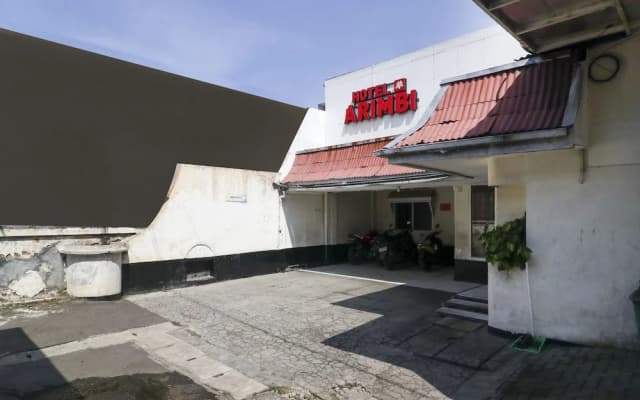 OYO Life 92685 Kost Arimbi