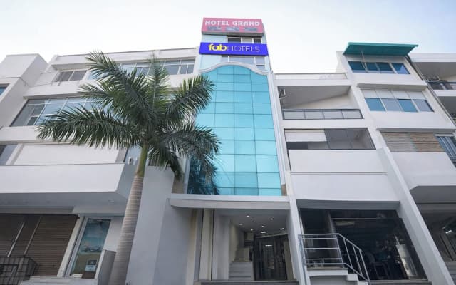 Fabhotel Grand
