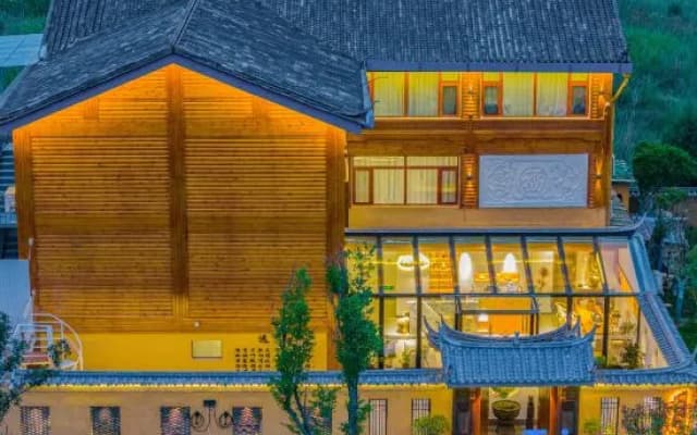 Lugu Lake · Lede Far Mountain Accommodation