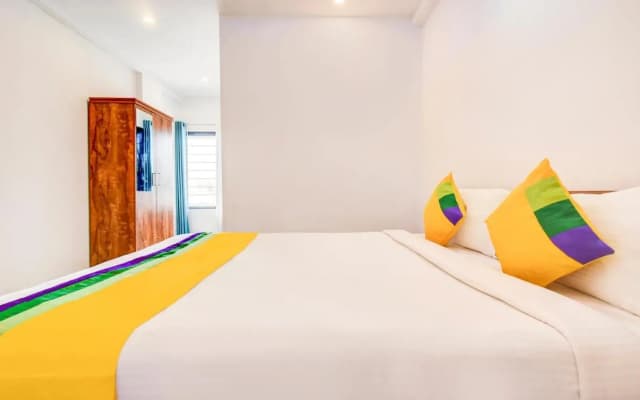 Itsy Hotels Vijaya Comforts, with BAR & restaurant