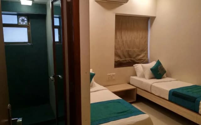 Apollo Guest House – Colaba Causeway