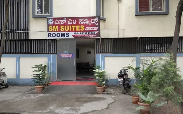 S M Suites
