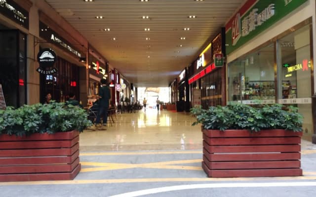 Shenzhen Baoan PLUS Gems Cube Hotel