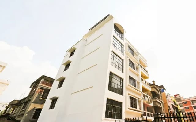 OYO 22566 Red Velvet Inn