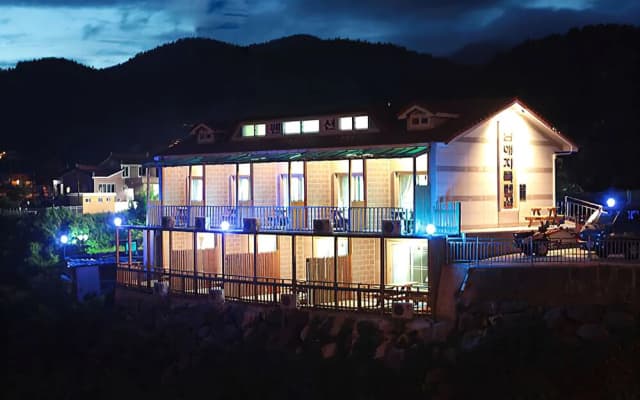 Namhae Jijok Pension