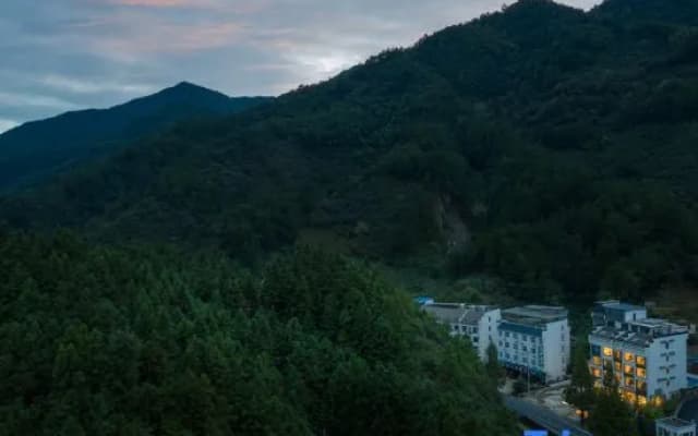 Songyun jian Holiday Hotel (Mount Huang Scenic Area)