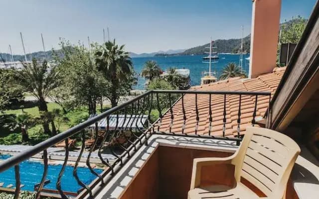 Ünlü Otel