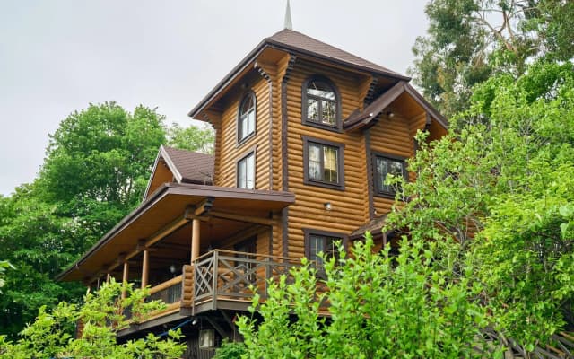 Villa Esenin (Вилла Есенин)