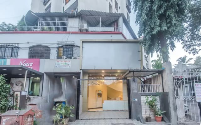 OYO 9983 Hotel Golden Park
