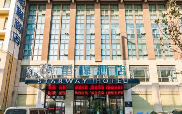 Starway Hotel (Zhengzhou East Railway Station Dongfeng South Road)