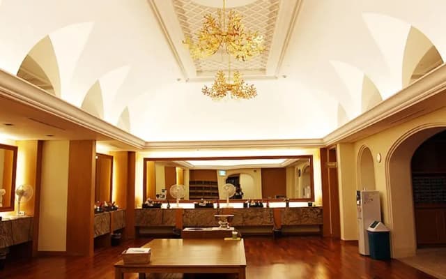 Happiness CC Hotel