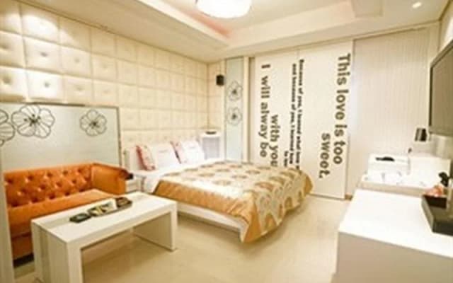 Shine Motel