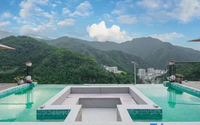 Mu Yun Wan Hostel, Shennongjia (Huong Khe Yuen Scenic Spot Shop)