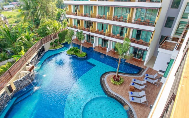 Aqua Resort Phuket - Near Beach and Chalong Pier