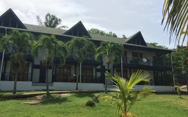South West Bay Cabañas