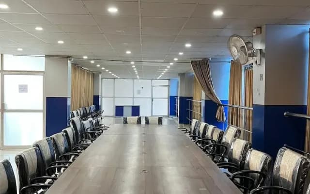 The Ritz By OYO Rooms